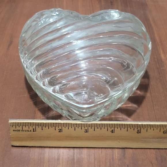Vintage Heart Shape Crystal Clear Glass Trinket Box Candy Dish - Picture 9 of 13